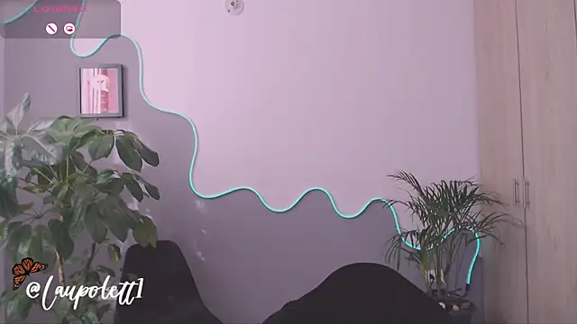 Snapshot of LauPolett chatting on 31, 12, 2024 LauPolett online show from 31, 12, 2024