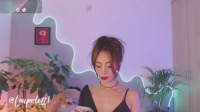 Snapshot of LauPolett chatting on 5, 1, 2025 LauPolett online show from 5, 1, 2025