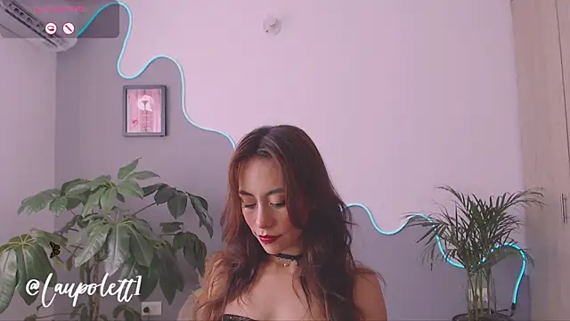 Snapshot of LauPolett chatting on 2, 2, 2025 LauPolett online show from 2, 2, 2025