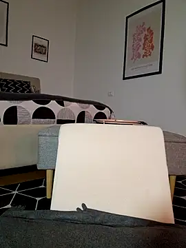 Snapshot of AryaSummersReal chatting on 6, 11, 2025 AryaSummersReal online show from 6, 11, 2025