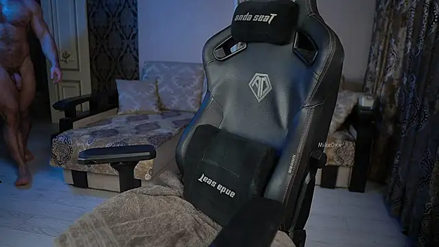 Snapshot of mike0xx chatting on 28, 11, 2025 mike0xx online show from 28, 11, 2025