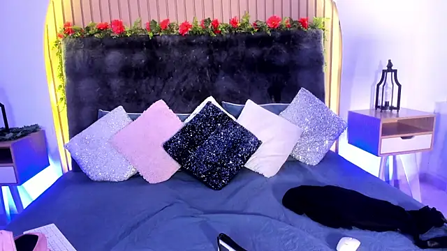 Karlagonzales  online show from 12, 2, 2025