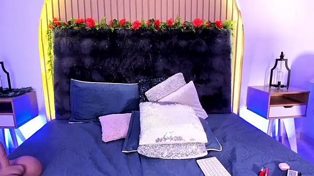 Karlagonzales  online show from 14, 2, 2025