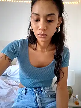 Snapshot of Leaberry chatting on 10, 9, 2025 Leaberry online show from 10, 9, 2025