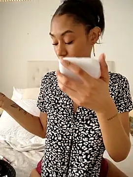 Snapshot of Leaberry chatting on 23, 9, 2025 Leaberry online show from 23, 9, 2025