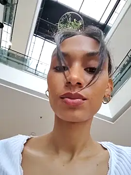 Snapshot of Leaberry chatting on 10, 10, 2025 Leaberry online show from 10, 10, 2025