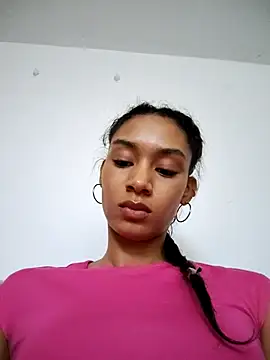 Snapshot of Leaberry chatting on 12, 10, 2025 Leaberry online show from 12, 10, 2025