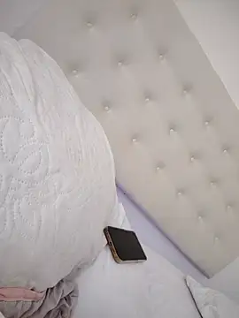 Snapshot of Leaberry chatting on 18, 10, 2025 Leaberry online show from 18, 10, 2025