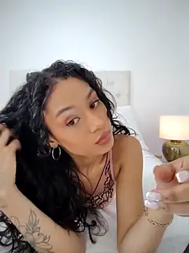 Snapshot of Leaberry chatting on 19, 10, 2025 Leaberry online show from 19, 10, 2025