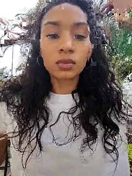 Snapshot of Leaberry chatting on 20, 10, 2025 Leaberry online show from 20, 10, 2025