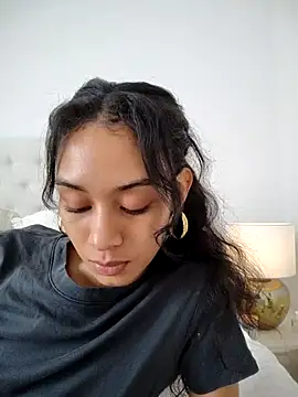 Snapshot of Leaberry chatting on 24, 10, 2025 Leaberry online show from 24, 10, 2025