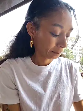 Snapshot of Leaberry chatting on 28, 10, 2025 Leaberry online show from 28, 10, 2025