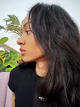 Snapshot of Leaberry chatting on 2, 11, 2025 Leaberry online show from 2, 11, 2025