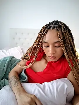 Snapshot of Leaberry chatting on 14, 11, 2025 Leaberry online show from 14, 11, 2025