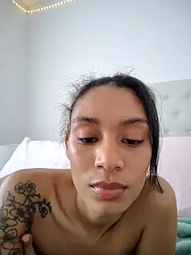 Snapshot of Leaberry chatting on 16, 11, 2025 Leaberry online show from 16, 11, 2025