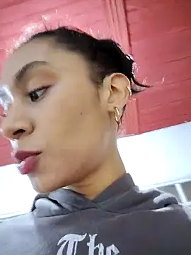 Snapshot of Leaberry chatting on 29, 11, 2025 Leaberry online show from 29, 11, 2025