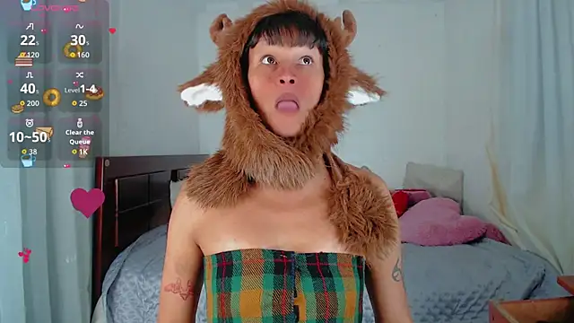 Snapshot of Summer_XO chatting on 24, 11, 2025 Summer XO online show from 24, 11, 2025