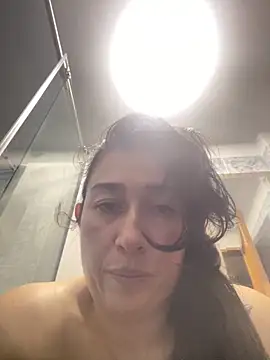 Snapshot of andreaisis2 chatting on 17, 2, 2025 andreaisis2 online show from 17, 2, 2025