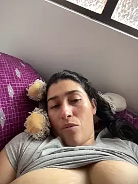 Snapshot of andreaisis2 chatting on 9, 10, 2025 andreaisis2 online show from 9, 10, 2025