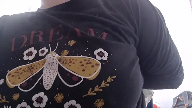 Snapshot of andreaisis2 chatting on 28, 10, 2025 andreaisis2 online show from 28, 10, 2025