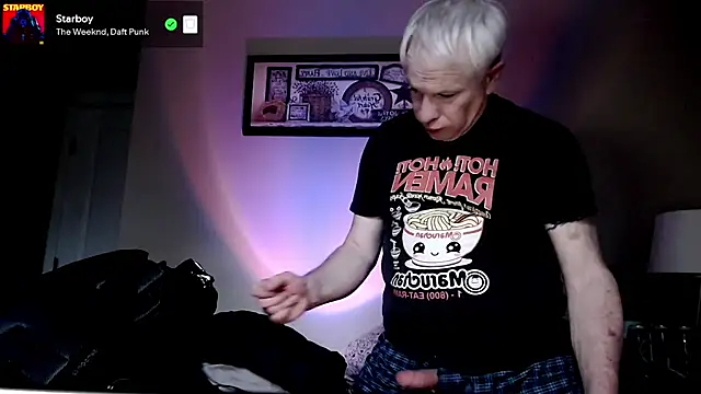 Snapshot of Snarfle82 chatting on 6, 11, 2025 Snarfle82 online show from 6, 11, 2025