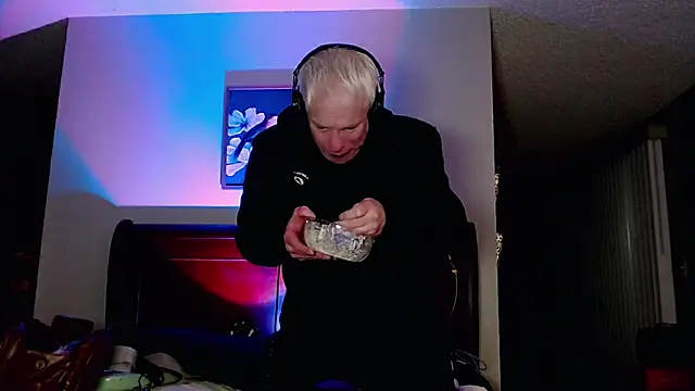 Snapshot of Snarfle82 chatting on 13, 11, 2025 Snarfle82 online show from 13, 11, 2025