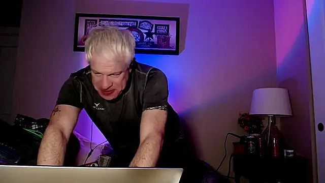 Snapshot of Snarfle82 chatting on 15, 12, 2025 Snarfle82 online show from 15, 12, 2025