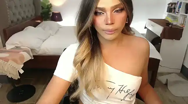 Snapshot of liaa_lurrecams chatting on 2, 3, 2025 liaa lurrecams online show from 2, 3, 2025