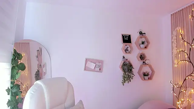 paulinacostello online show from 10, 10, 2025