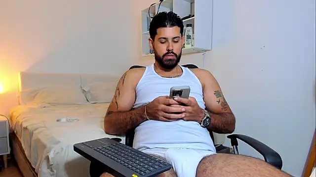 Snapshot of Justyn_Torres chatting on 11, 2, 2026 Justyn Torres online show from 11, 2, 2026