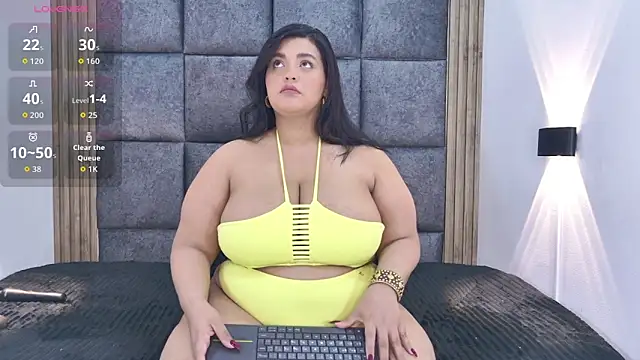 Snapshot of AmandaRousel chatting on 23, 11, 2025 AmandaRousel online show from 23, 11, 2025