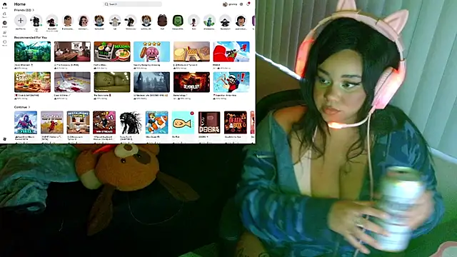 Snapshot of alexiajames99 chatting on 5, 6, 2026 alexiajames99 online show from 5, 6, 2026