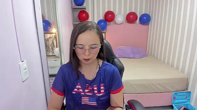 LORELAIGIVEN online show from 27, 6, 2026