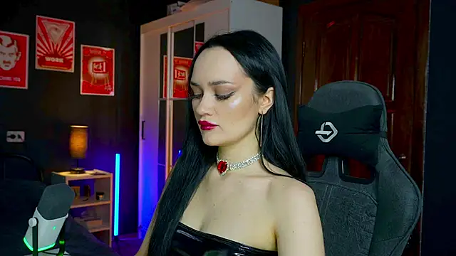 QueenAliss online show from 28, 11, 2025