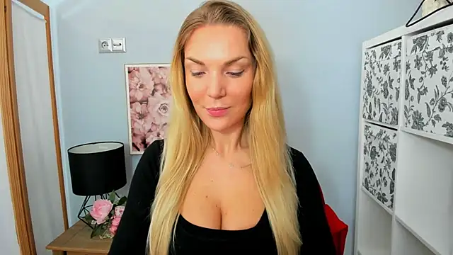 AulloraHoney online show from 14, 2, 2025