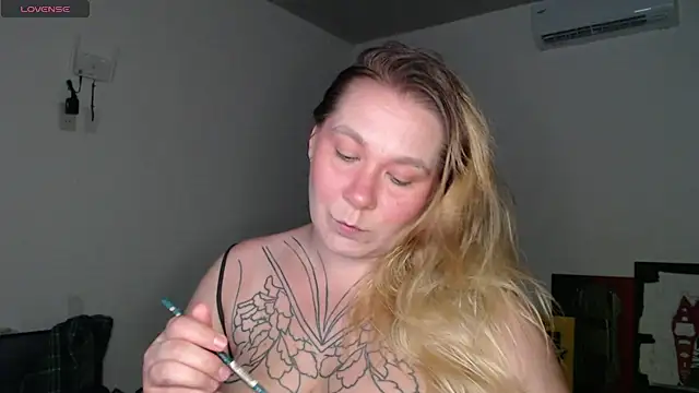 Snapshot of Enotika chatting on 24, 11, 2025 Enotika online show from 24, 11, 2025