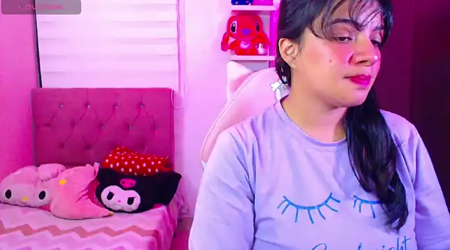 Snapshot of Vannessa__Shy chatting on 4, 12, 2024 Vannessa  Shy online show from 4, 12, 2024