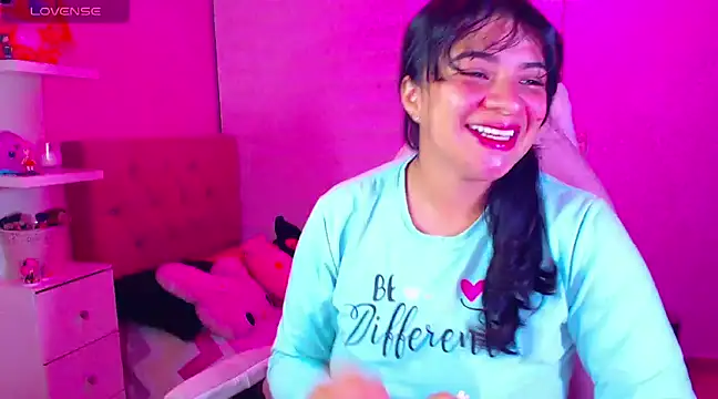 Snapshot of Vannessa__Shy chatting on 6, 12, 2024 Vannessa  Shy online show from 6, 12, 2024