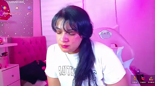 Snapshot of Vannessa__Shy chatting on 11, 12, 2024 Vannessa  Shy online show from 11, 12, 2024