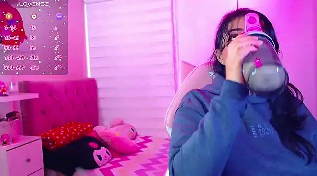 Snapshot of Vannessa__Shy chatting on 13, 12, 2024 Vannessa  Shy online show from 13, 12, 2024