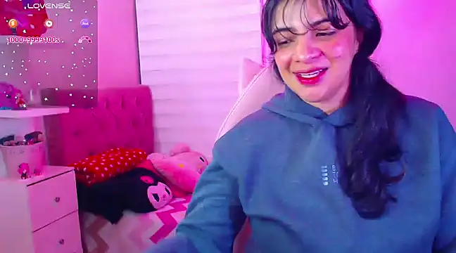 Snapshot of Vannessa__Shy chatting on 14, 12, 2024 Vannessa  Shy online show from 14, 12, 2024