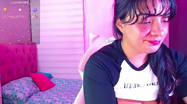 Snapshot of Vannessa__Shy chatting on 19, 12, 2024 Vannessa  Shy online show from 19, 12, 2024