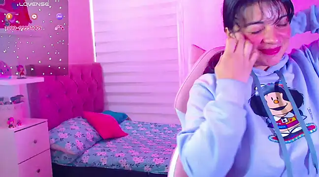 Snapshot of Vannessa__Shy chatting on 21, 12, 2024 Vannessa  Shy online show from 21, 12, 2024