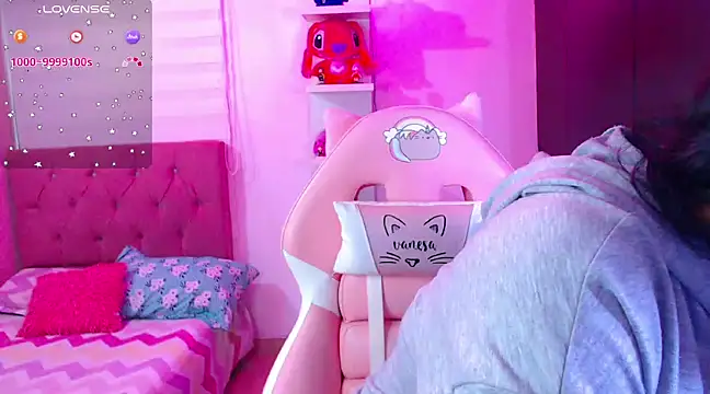 Snapshot of Vannessa__Shy chatting on 30, 12, 2024 Vannessa  Shy online show from 30, 12, 2024