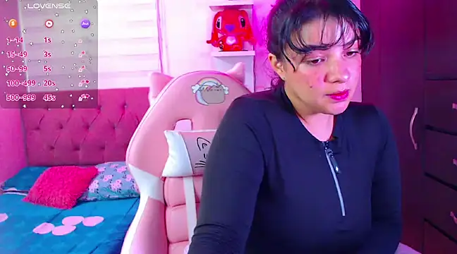 Snapshot of Vannessa__Shy chatting on 2, 1, 2025 Vannessa  Shy online show from 2, 1, 2025