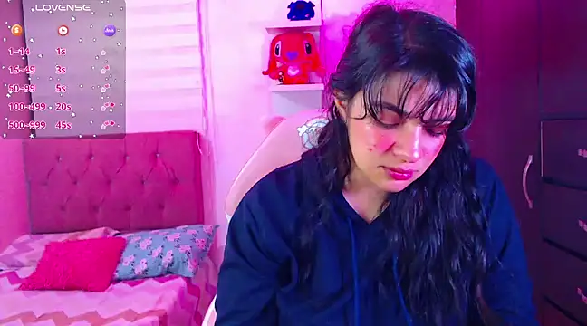 Snapshot of Vannessa__Shy chatting on 4, 1, 2025 Vannessa  Shy online show from 4, 1, 2025