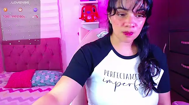 Snapshot of Vannessa__Shy chatting on 10, 1, 2025 Vannessa  Shy online show from 10, 1, 2025