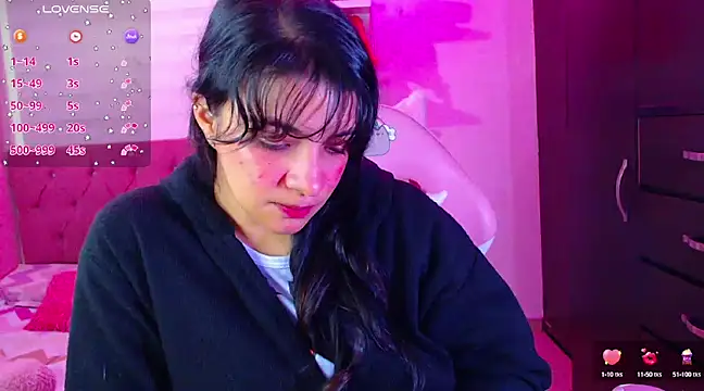 Snapshot of Vannessa__Shy chatting on 11, 1, 2025 Vannessa  Shy online show from 11, 1, 2025