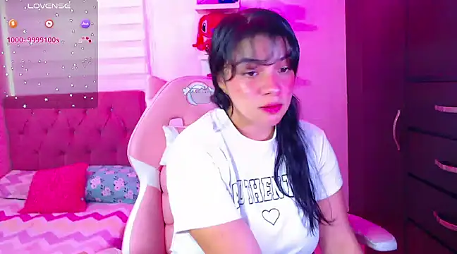 Snapshot of Vannessa__Shy chatting on 13, 1, 2025 Vannessa  Shy online show from 13, 1, 2025