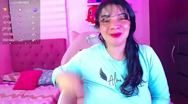 Snapshot of Vannessa__Shy chatting on 18, 1, 2025 Vannessa  Shy online show from 18, 1, 2025